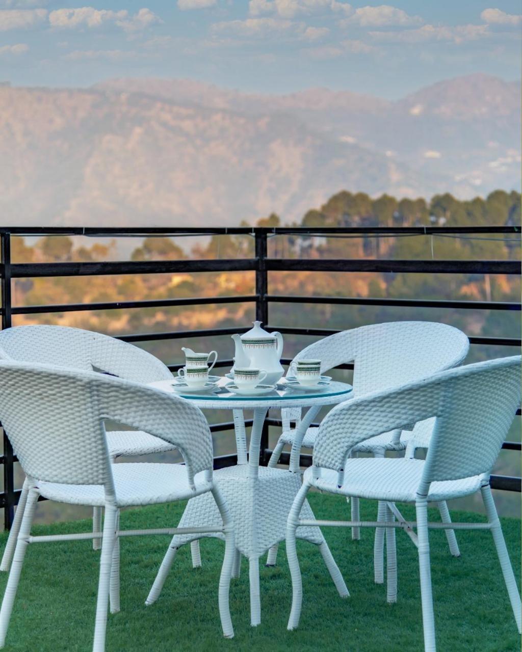 קסאולי Himalyan Basera I Pvt Balcony I Serviced Apt I By Exotic Stays מראה חיצוני תמונה